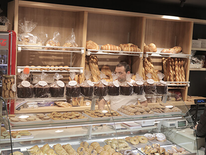 Cafeteria i forn de pa Muñoz Forners a l'Aldea